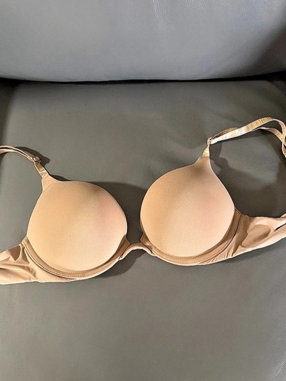 Victoria's Secret T-Shirt Push-Up Plunge Bra Beige 34A